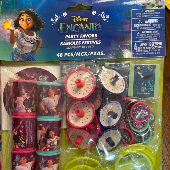 Mirabel Encanto Birthday Party Set BRAND NEW ENTIRE SET - Picture 3 of 10